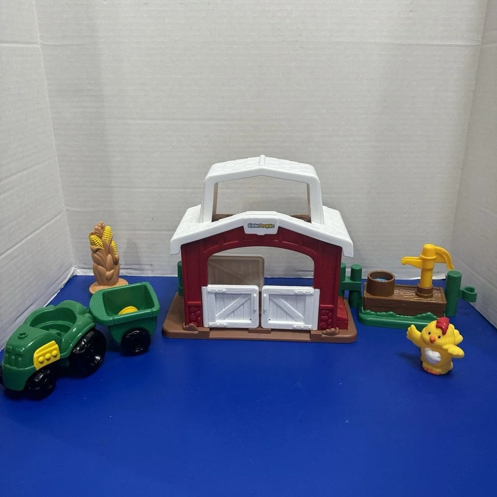 Fisher Price Little People Farm‎ Tractor Corn Hen & Water Pump Very Nice